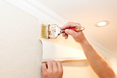 Pose de papier peint à la Baume-d'Hostun — revêtements muraux et toiles de verre